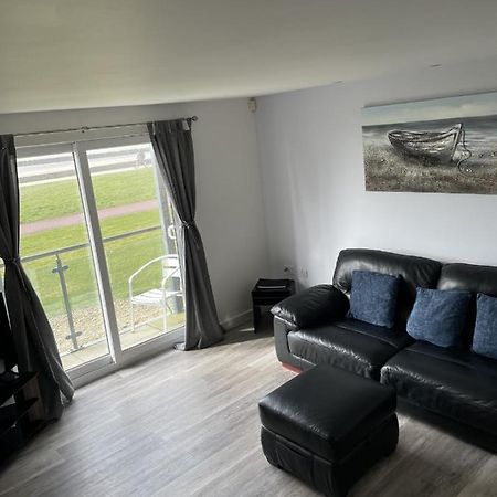 לאנלי Beach Front Ground Floor Apartment מראה חיצוני תמונה