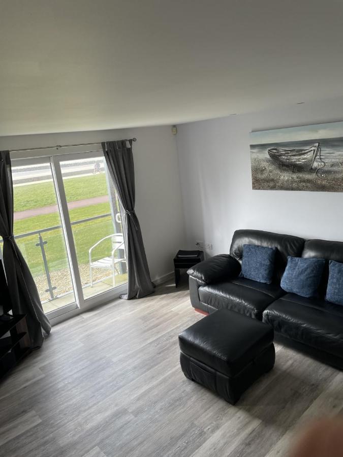 לאנלי Beach Front Ground Floor Apartment מראה חיצוני תמונה